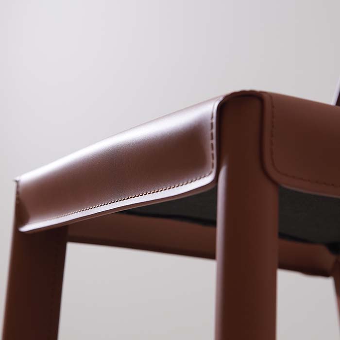 Minimalistisk modern hög barstol i läder & bänkpall med ryggstöd