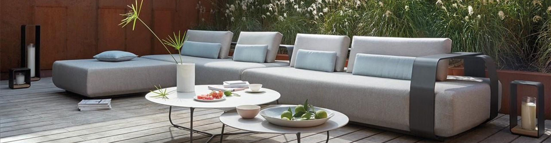 svart utomhus matstol