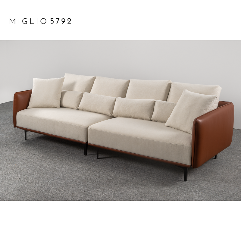 Elegant tygsoffa i modern stil M002