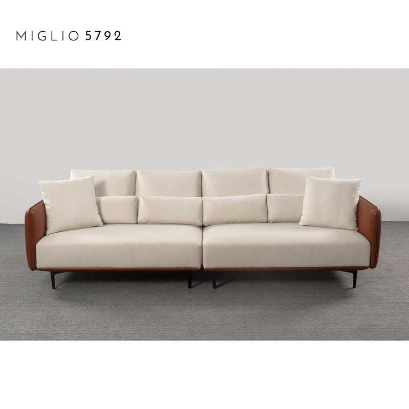 Elegant tygsoffa i modern stil M002