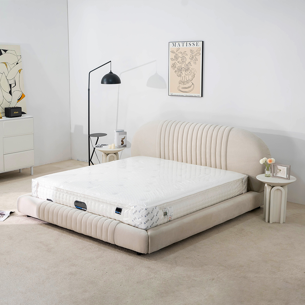 Modern sammetstoppad plattformssäng King Size sängram
